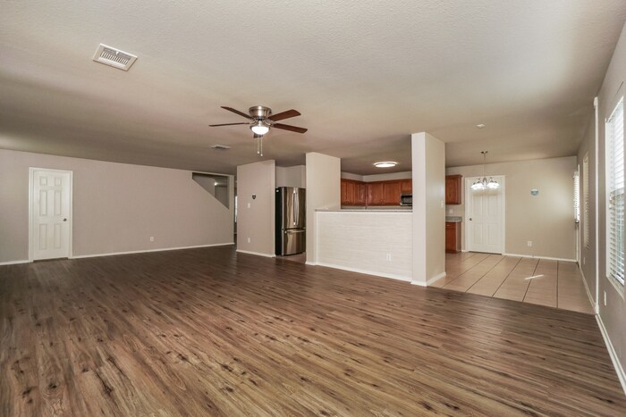 Building Photo - 349 Willow View