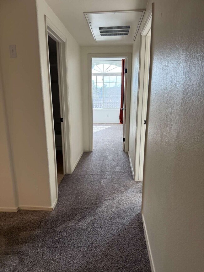 Building Photo - Don't Miss This 2 Bed/2 Bath Pinnacle at Highline Condo Available Now!