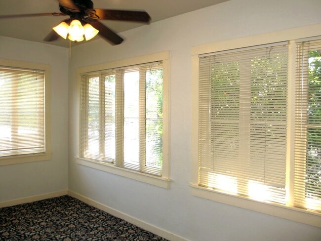 Building Photo - ROOMMATE NEEDED!!!  Beautiful  5+ Bedrooms steps to campus and downtown