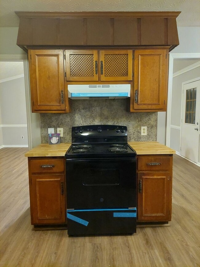 Building Photo - 3062 Viking Dr