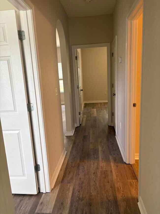 Building Photo - 214 Ladue Ave