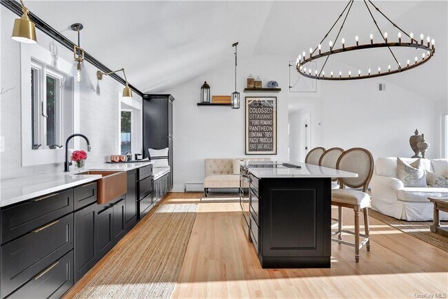 Building Photo - 381 Lakeside Rd