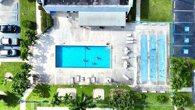 Building Photo - 2638 Gately Dr E