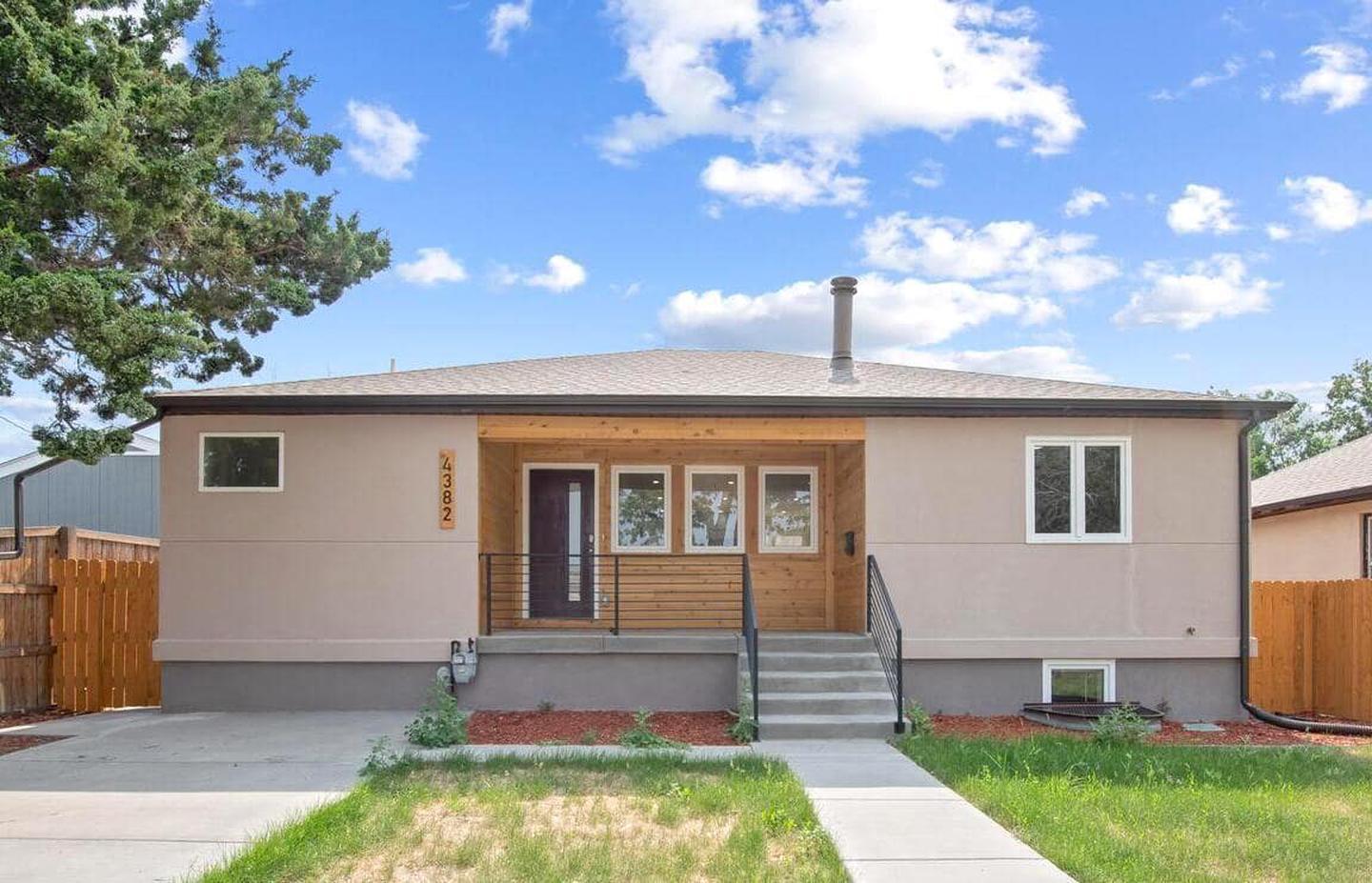 Building Photo - Newly remodeled basement apartment close t...