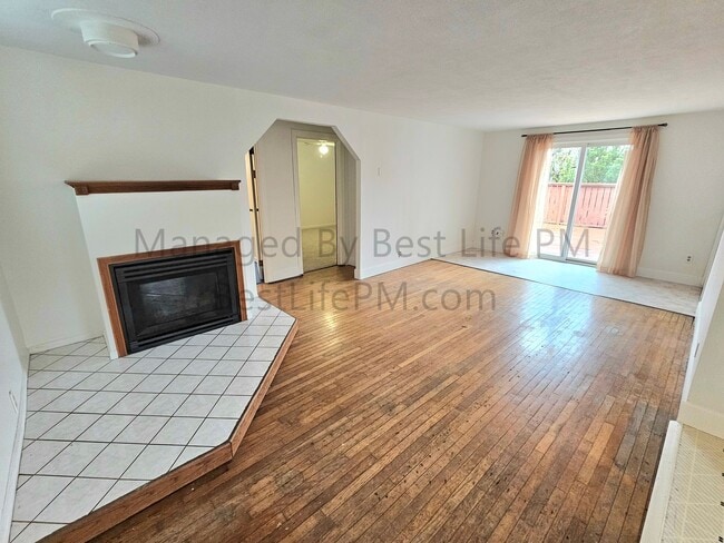 Building Photo - 3040 SE 136th Ave