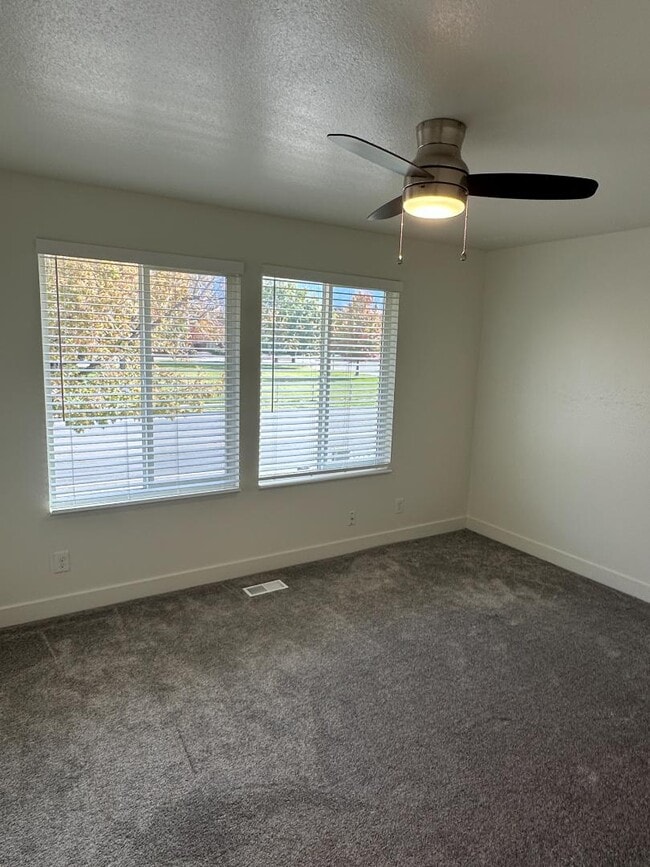 Building Photo - 7486 S 1000 E