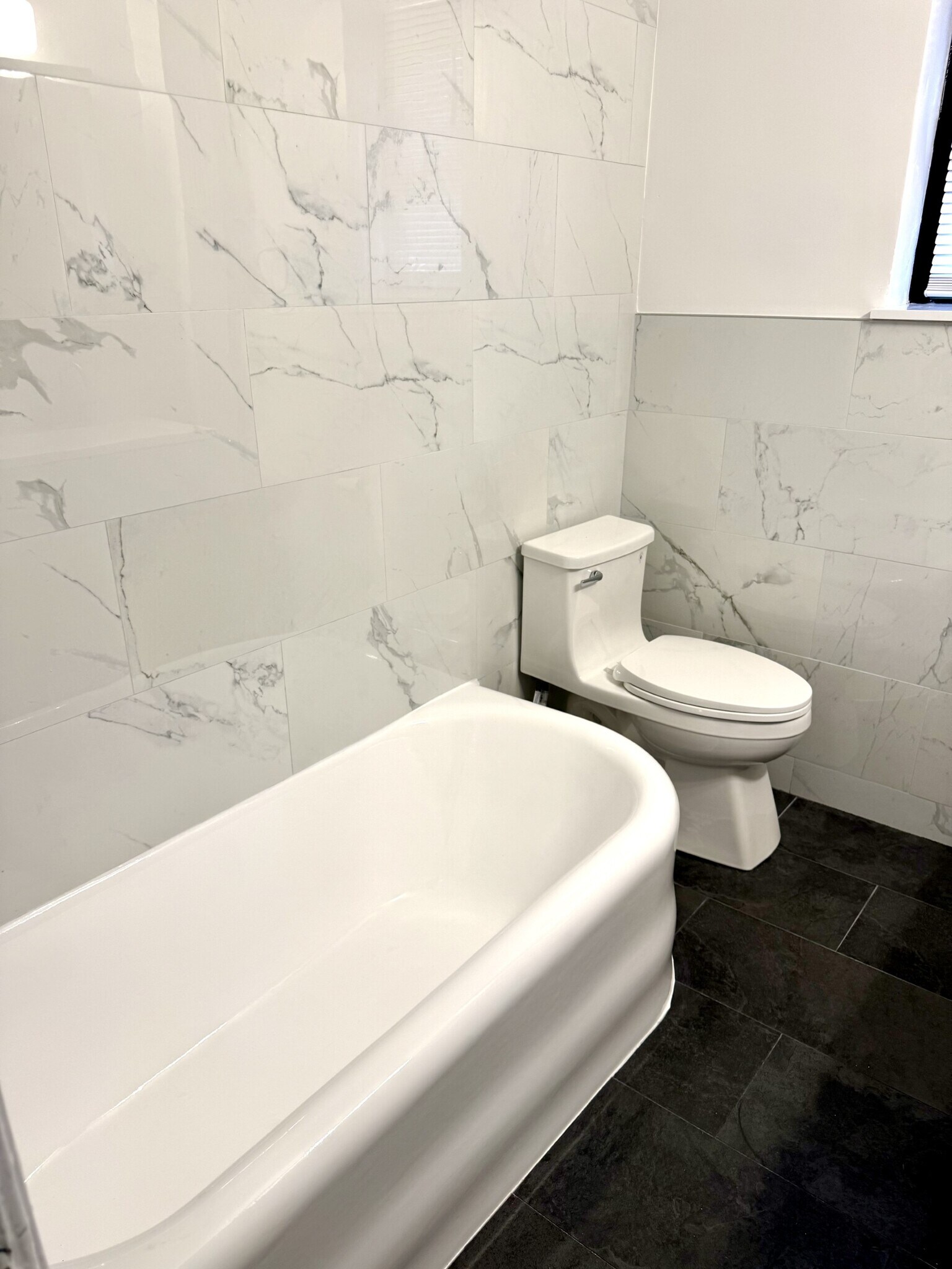 Building Photo - 12 Oak Ave