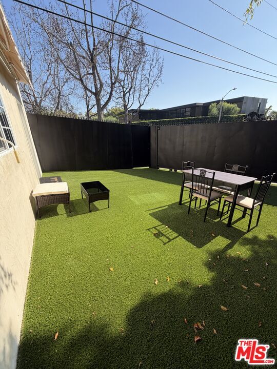 Building Photo - 602-6025 N Maple Dr