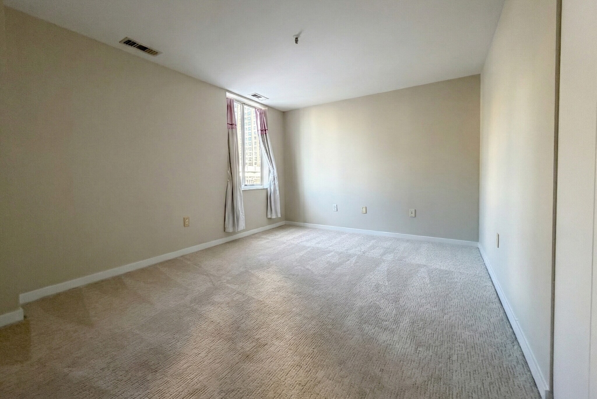 Building Photo - 4 Canal Park