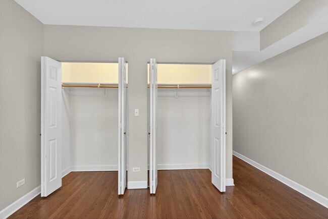 Building Photo - 9100 Lamon Ave