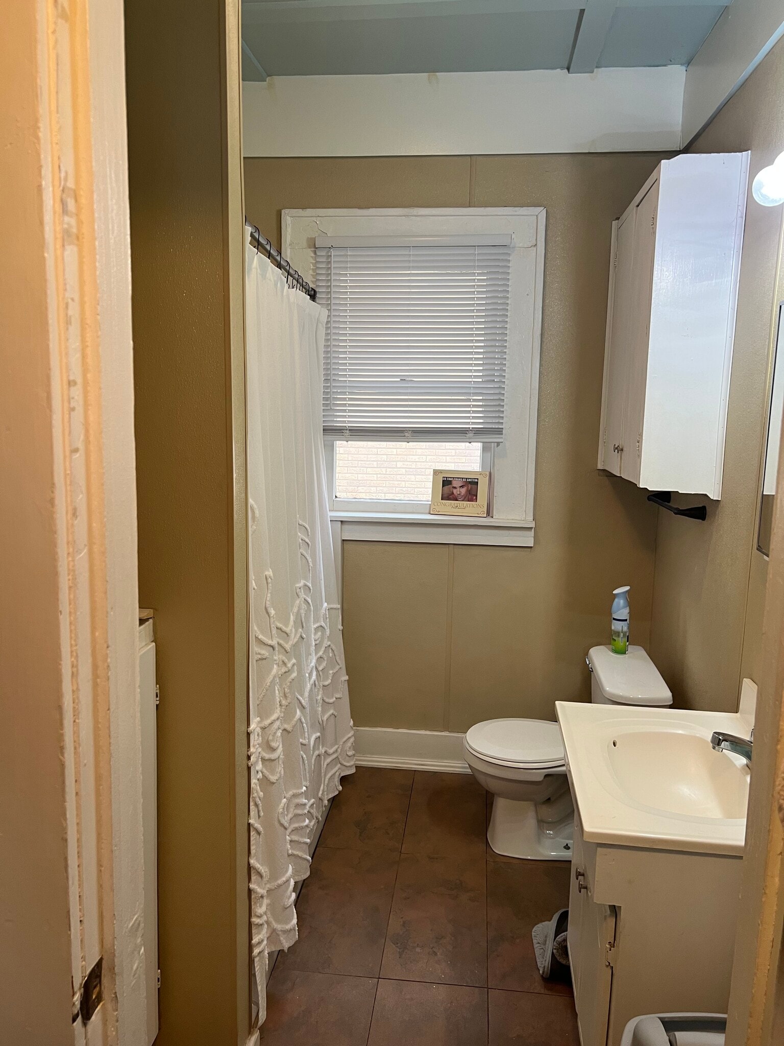 Building Photo - 208 W Elm Ave