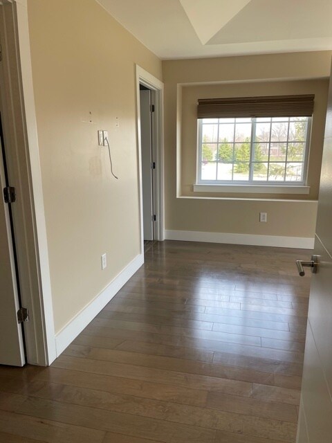 Building Photo - 5735 Acorn Ln