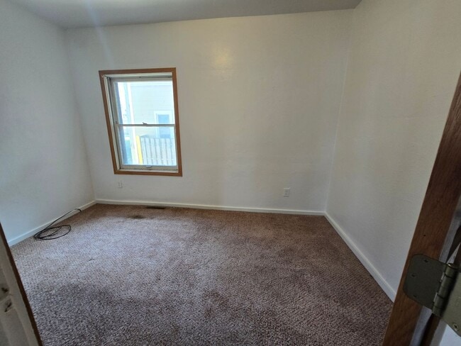 Building Photo - 1482 Elm St