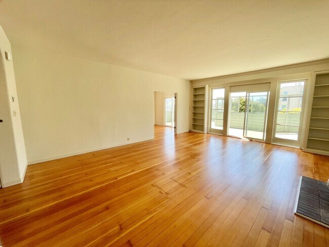 Building Photo - Bright and Airy 2 Bedroom Penthouse in the...