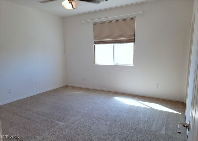 Building Photo - 10465 Saddle Mountain St