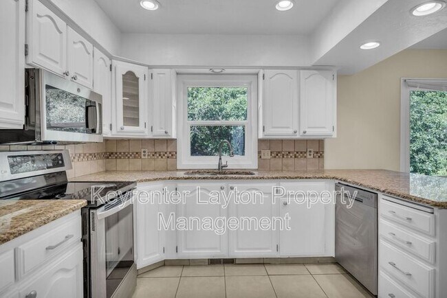Building Photo - 2420 Bonneville Terrace Dr