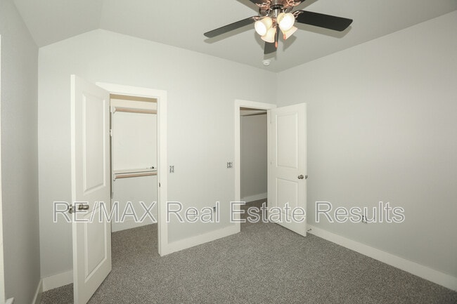 Building Photo - 2101 E Endura Pk Dr