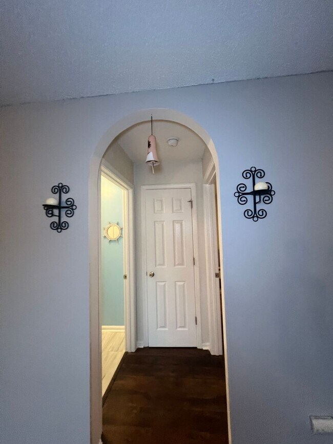 Building Photo - Furnished! Breezewood ground floor unit, Open floor plan, fire place, patio, large closets, wood ...