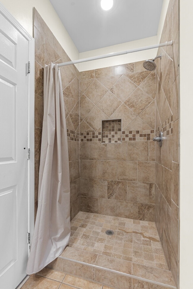 Building Photo - 406 Aspen Ct