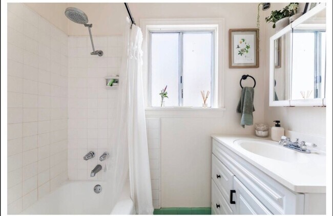 Building Photo - Manhattan Beach