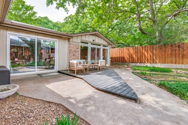 Building Photo - 1602 Glen Valley Dr