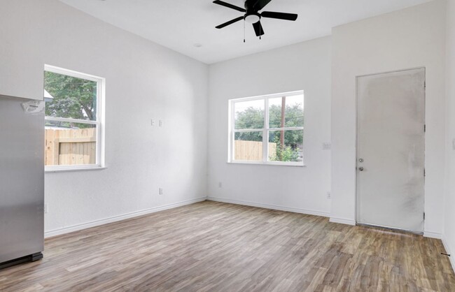 Building Photo - New Construction in Downtown San Antonio! ...