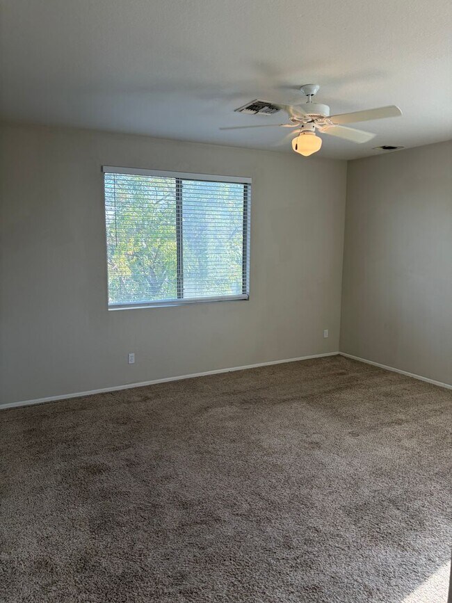 Building Photo - 1463 W Bluejay Dr