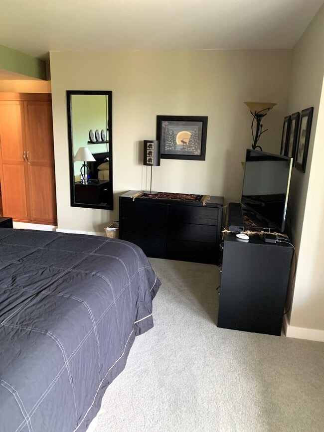 Building Photo - Summer Seasonal Rental- Sts. John 2543