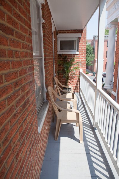 Private Balcony - 10 E Church St