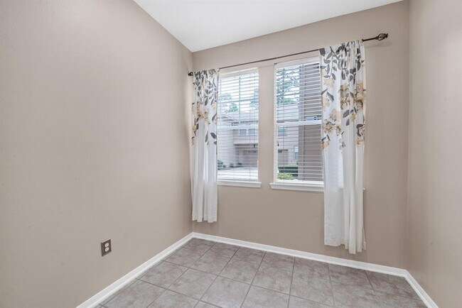 Building Photo - 14 Scarlet Woods Ct