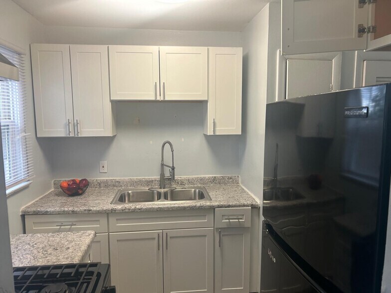 Building Photo - 4420 E 154th St