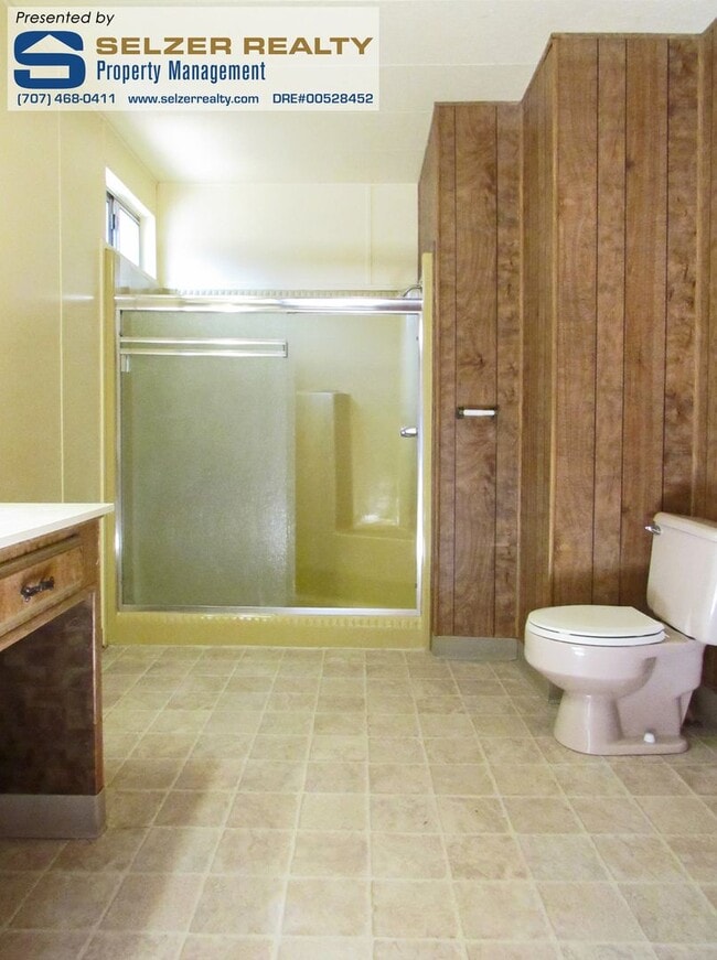Building Photo - Roomy 2 bd. mobile w/ big yard in a countr...