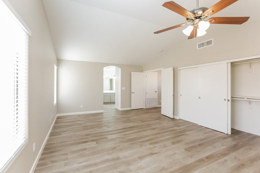 Building Photo - 7045 N 28th Ave