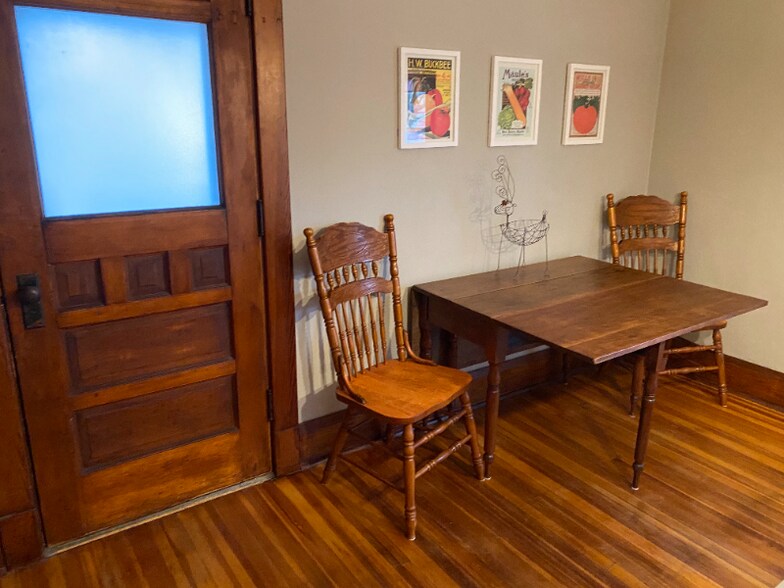 Building Photo - 45 Temple St