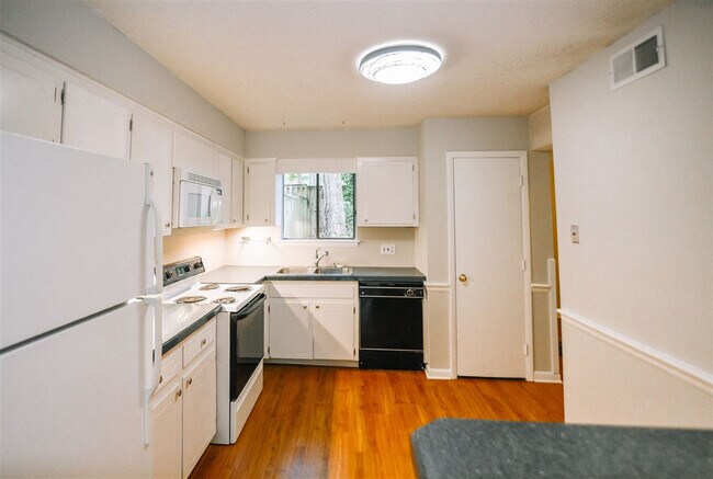 Building Photo - 3904 Wendy Ln
