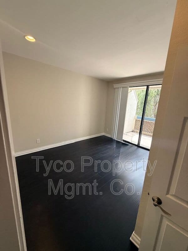 Building Photo - 2202 River Run Dr