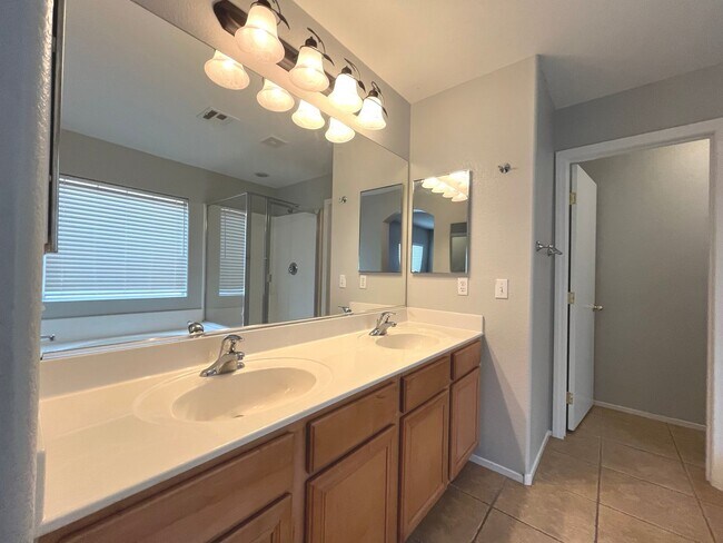 Building Photo - 1847 sq ft, 2 story, 4 Bedroom, 2 1/2 bath, 2 Car Garage home in the Vibrant city of Las Vegas.