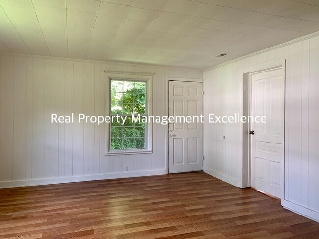 Building Photo - Historical Home, 2 Bed, In Downtown Wake Forest, Available Now!