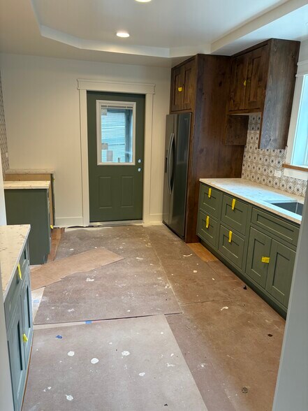 Building Photo - 3542 N Hermitage Ave