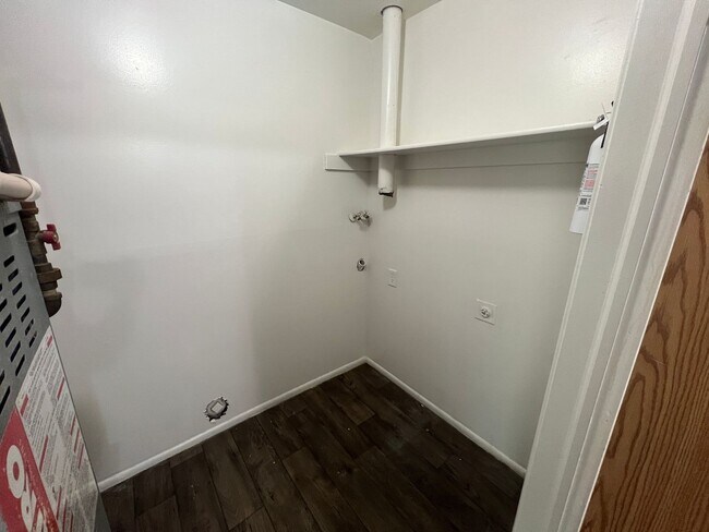Building Photo - 857 Meadow Pine Ct