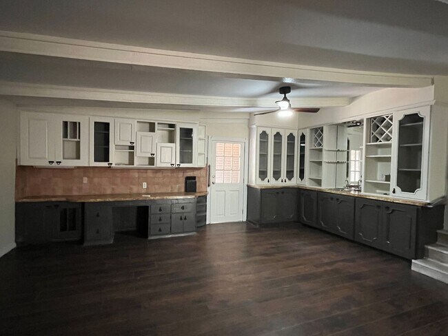 Building Photo - 3309 Mahan Dr