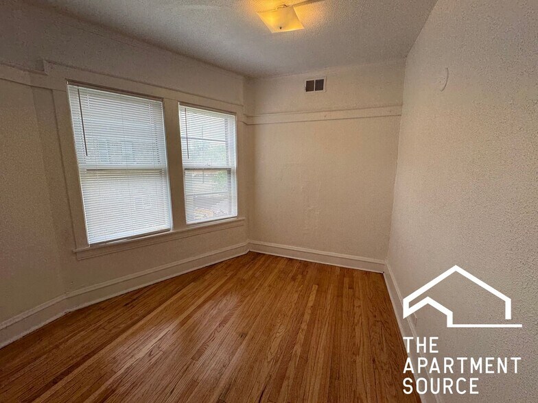 Building Photo - 5438 W Potomac Ave