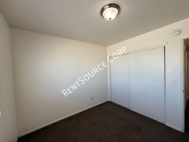 Building Photo - 15582 L St