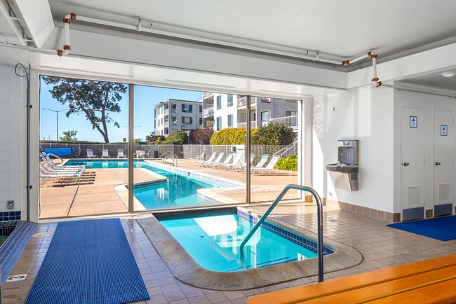 Building Photo - CORNER, BAY VIEW 2/2 over the Boardwalk at...