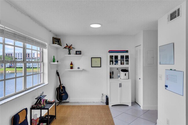 Building Photo - 333 SW 86th Ave