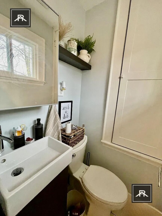 Building Photo - 4 bedroom in Brookline MA 02446
