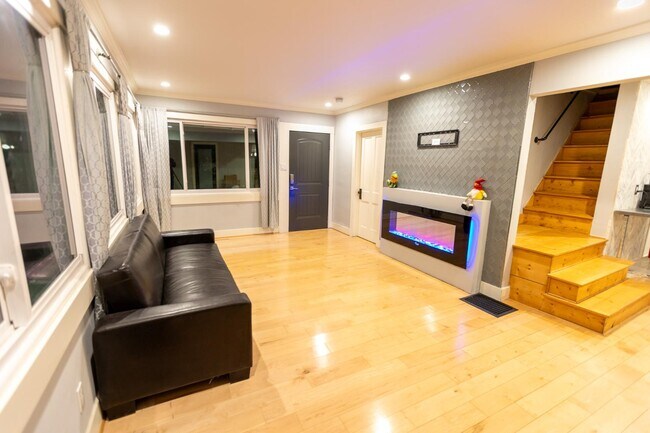 Building Photo - 1020 Ridgewood Ave