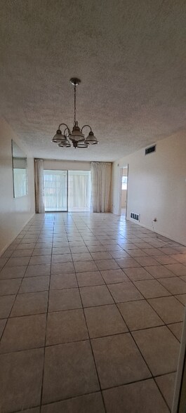 Primary Photo - 1845 S Highland Ave