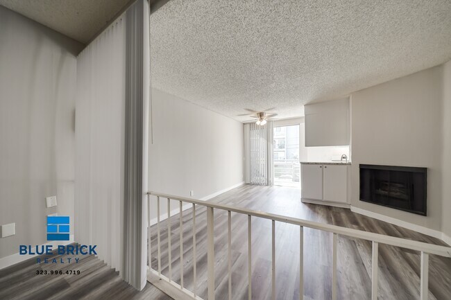 Building Photo - 8430 Cedros Ave