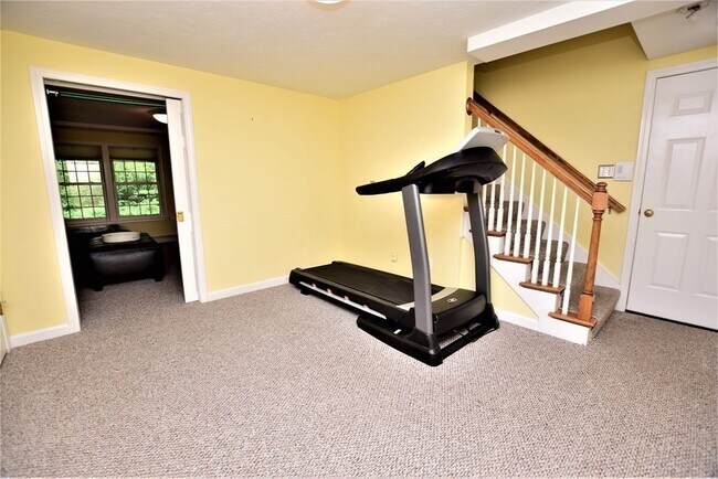 Building Photo - 398 Davis St